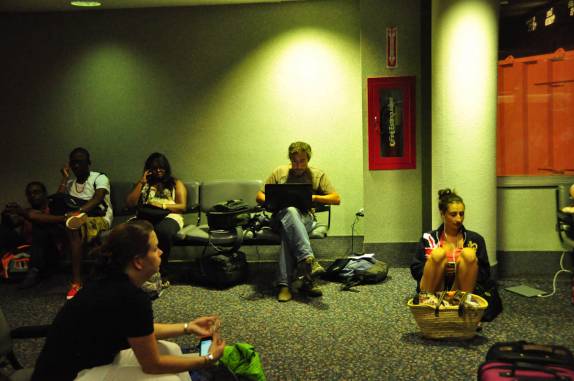 Aproveitando a espera no aeroporto de Charlotte, na Carolina do Norte - Estados Unidos para trabalhar